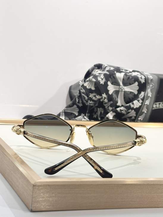 Picture of Chrome Hearts Sunglasses _SKUfw77670037fw